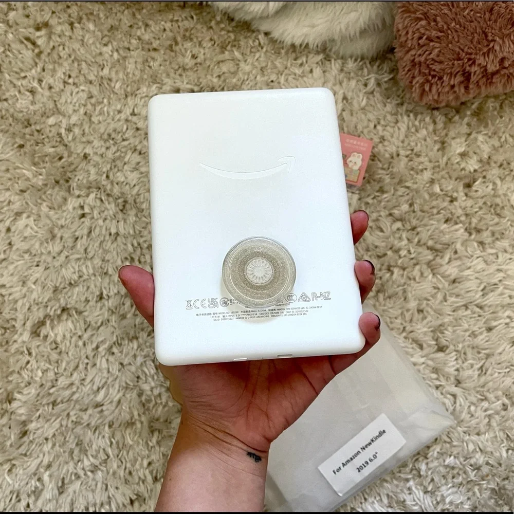 white kindle 2019 bundle w/ 400+ ebooks